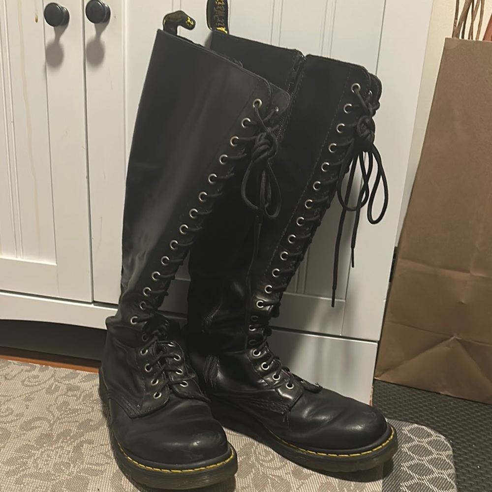 20 Hole Dr Marten Black Lace-Up Knee-High Boots w zipper